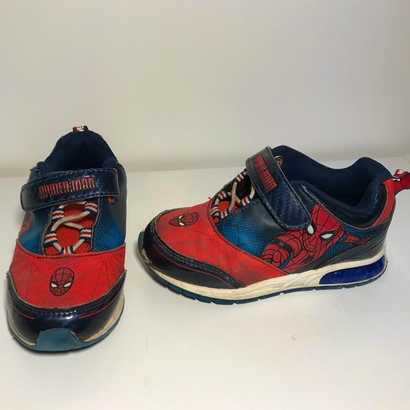 Light up Spider-Man sneakers - Picture 3 of 5